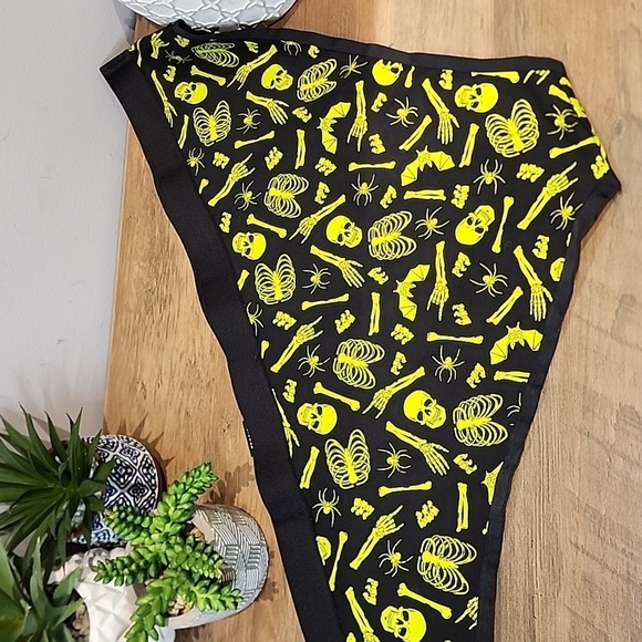 Torrid - Cotton Mid-Rise Hipster Panty in Skeleton Dance Black & Glow Yellow - Picture 4 of 9